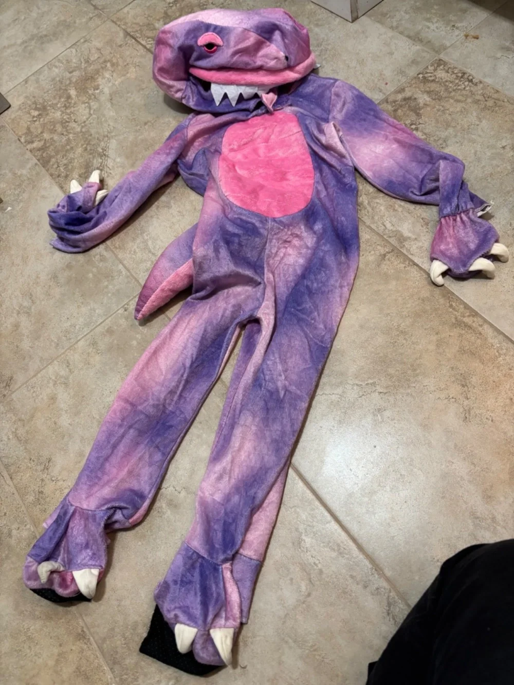 Spirit Halloween size 3-4T female dinosaur